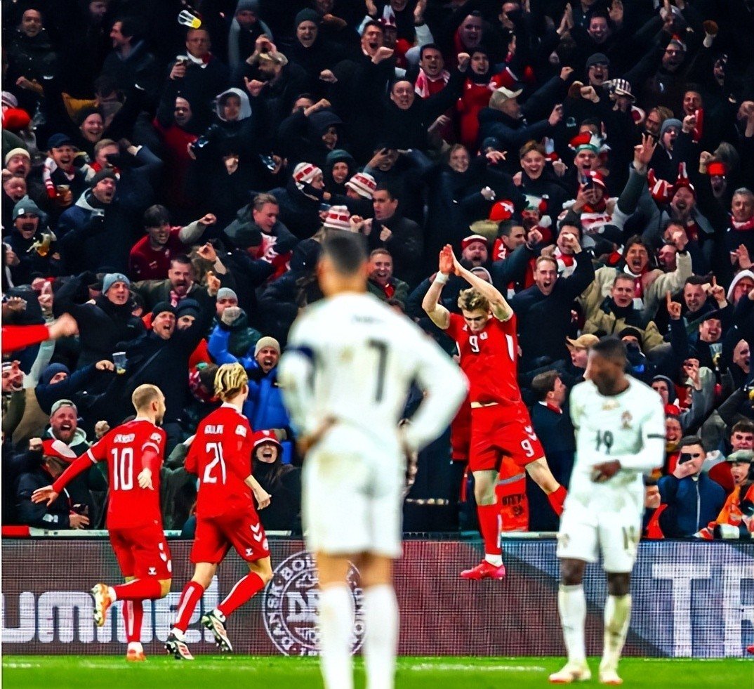 包含葡萄牙与意大利在欧洲预选赛中交手——现场观众热情高涨的词条