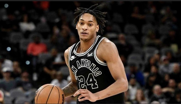 球队签下年轻新秀，引发疑似重大转会传言