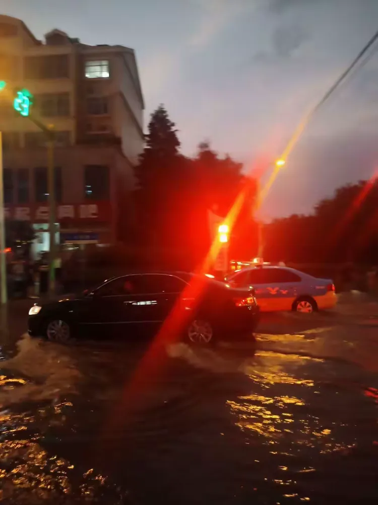 包含篮球比赛突降大雨,球场积水严重影响比赛的词条 包含篮球比赛突降大雨,球场积水严重影响比赛的词条