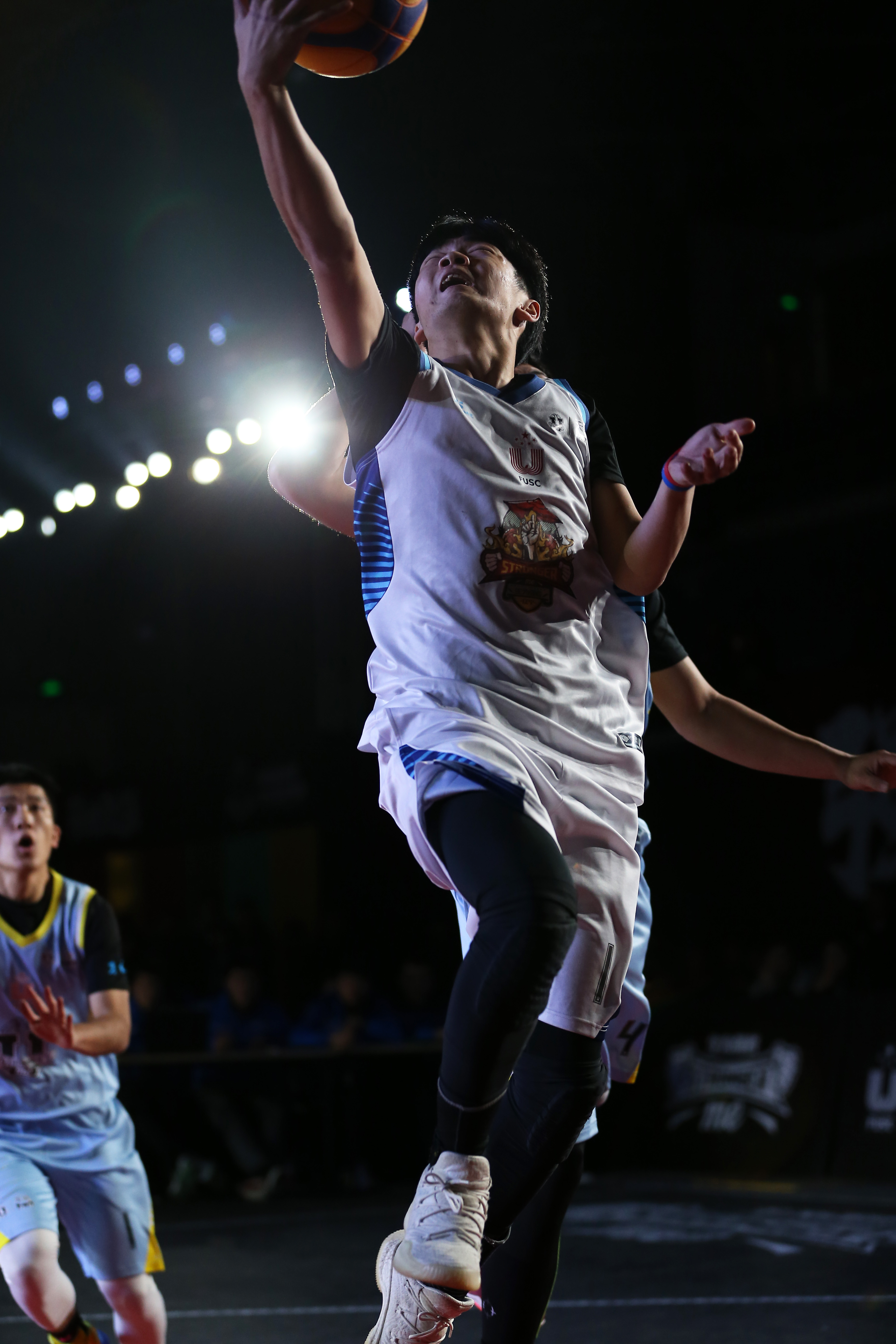 篮球联赛总决赛进入白热化战斗，胜负难言的简单介绍