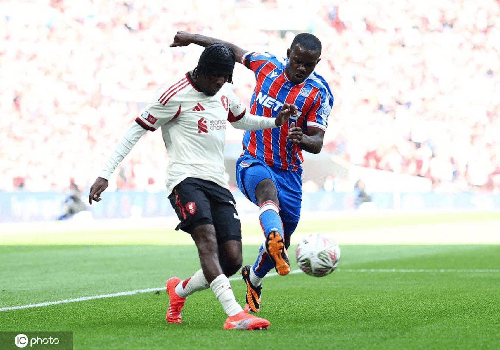 关于利物浦客场挑战水晶宫，争取保持不败纪录的信息