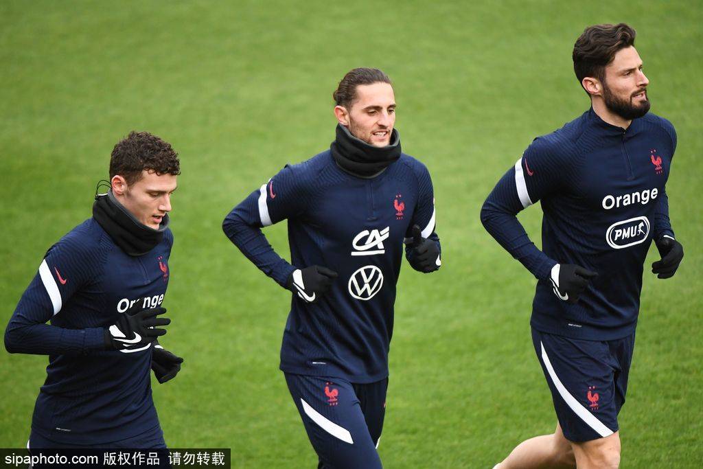 法国队完胜日本队，黄鸭组合带队取胜