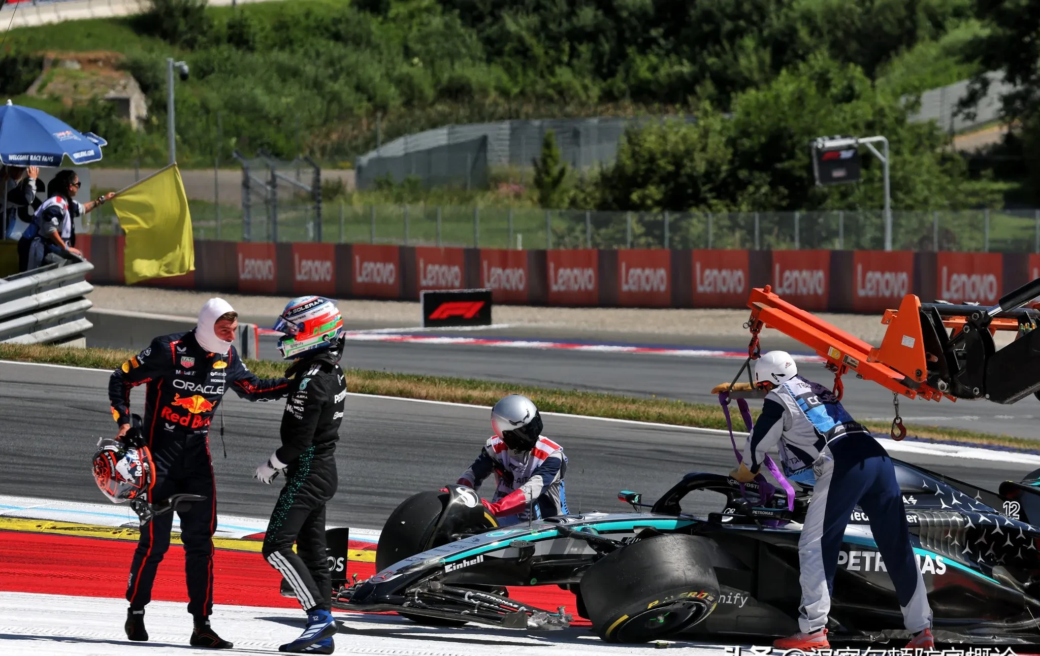 关于威廉姆斯完胜迈凯伦，维斯塔潘点燃赛场的信息