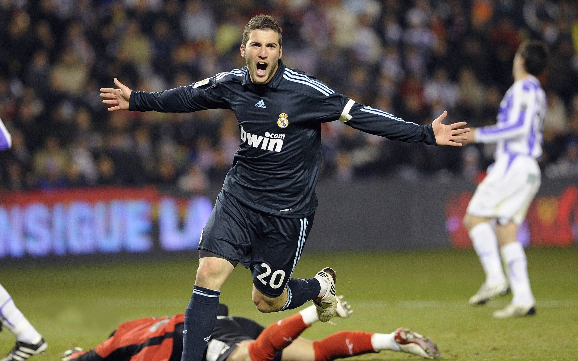 从阿兹特克到诺坎普，劳塔罗的墨西哥踏平巴萨奇迹