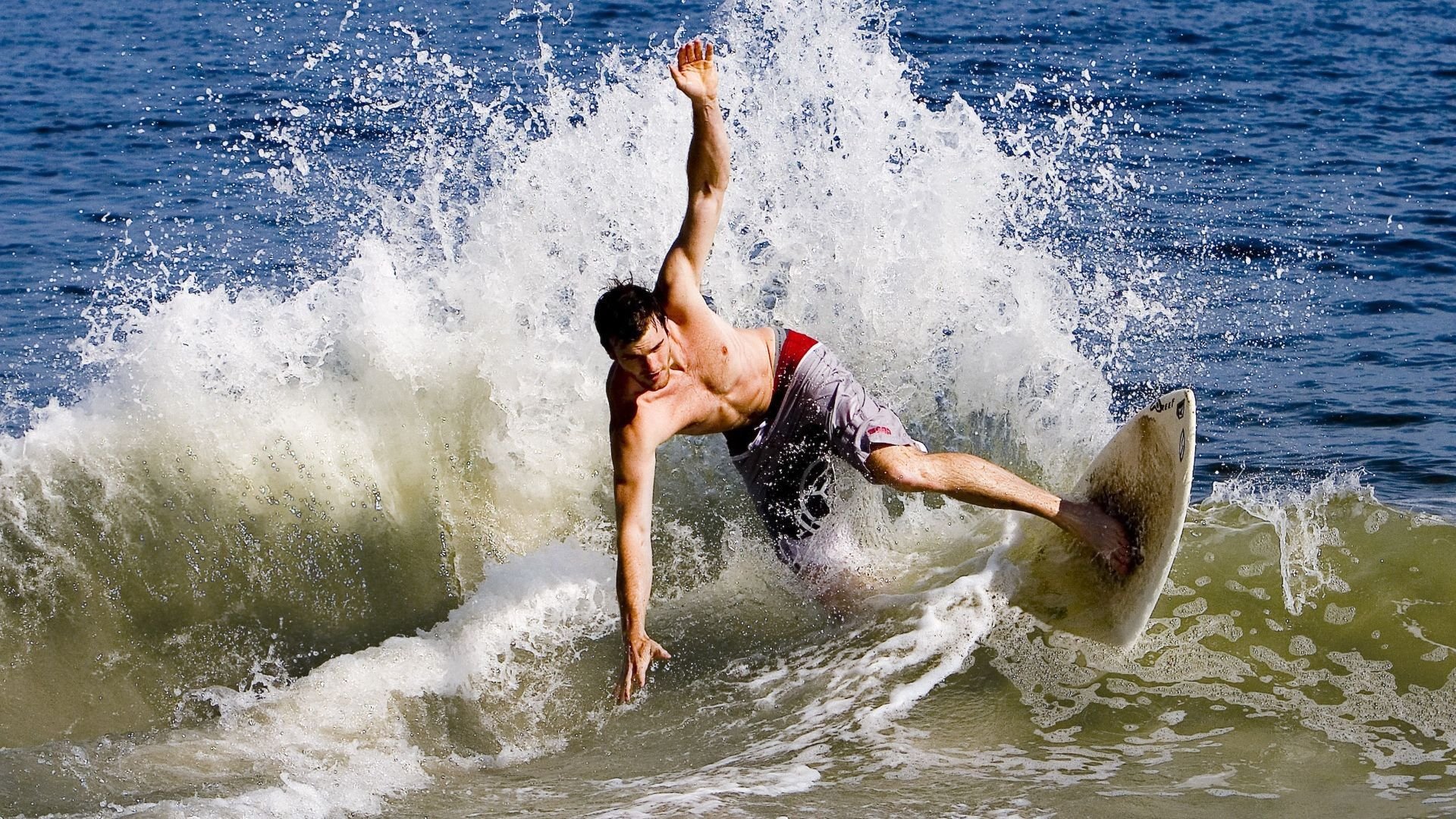 当仙人掌刺穿星条旗，格列兹曼的欧冠之夜与足球世界的唯一性寓言