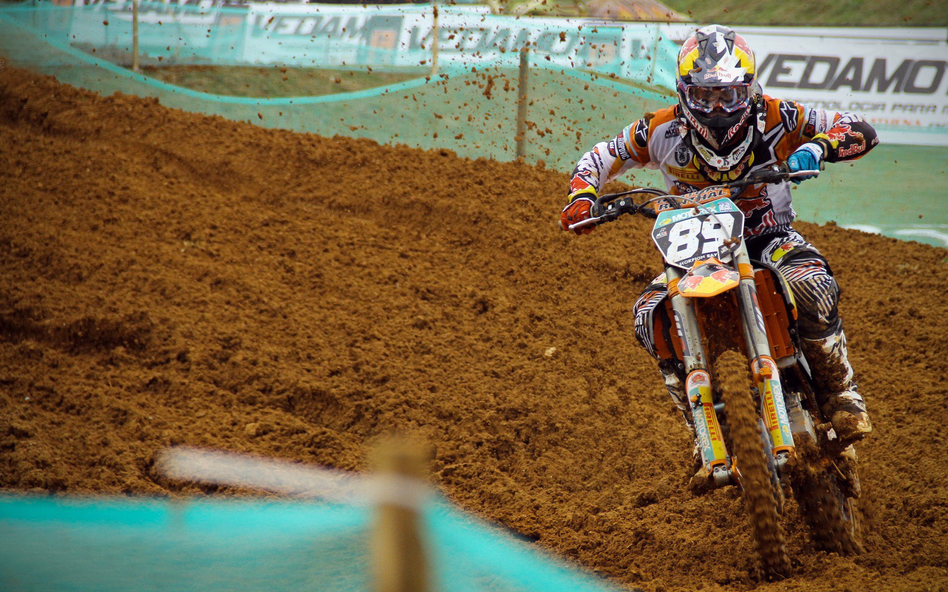 马赛港的潮声与安第斯山的回响，当范戴克在绿茵场刷新时间的刻度